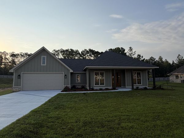 16 Redmont Dr., Sumrall, MS 39482