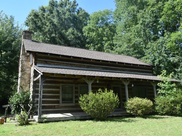1835 Friendship Ln , Cookeville, TN 38501