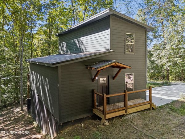 717 Country Oaks Lane , La Follette, TN 37766