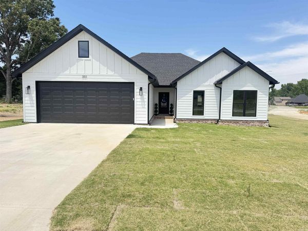 3101 Lynn , Paragould, AR 72450