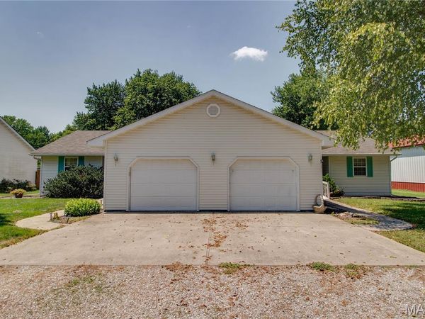 405-407 N Shady Lane , Girard, IL 62640