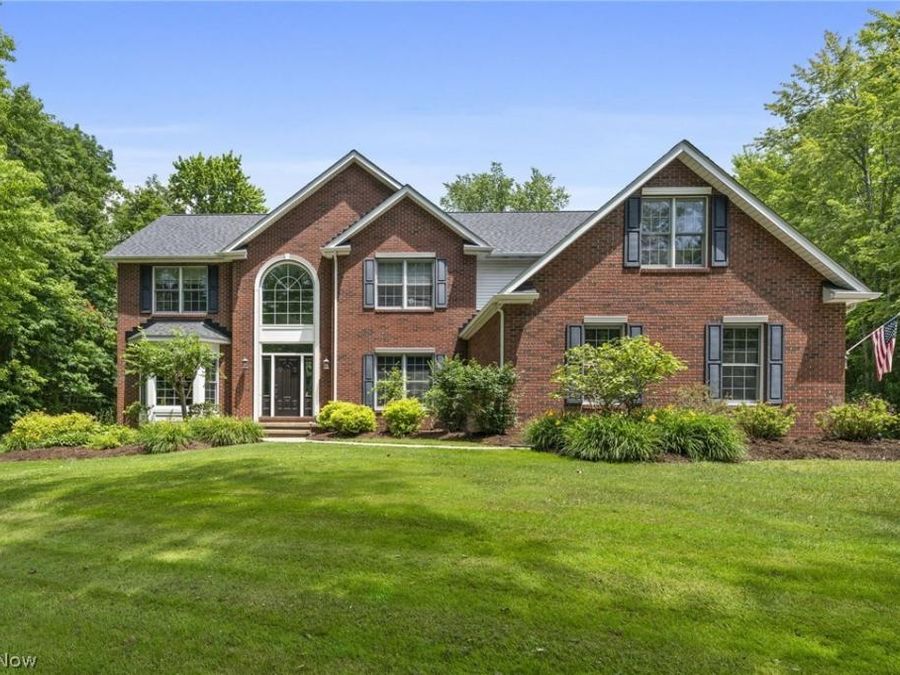9305 Roryanna Drive , Chardon, OH 44024 Photo 1