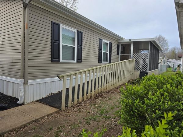 100 Indian Creek Dr , Paris, TN 38242