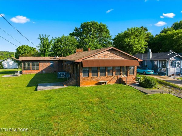924 E Madison Ave , Athens, TN 37303