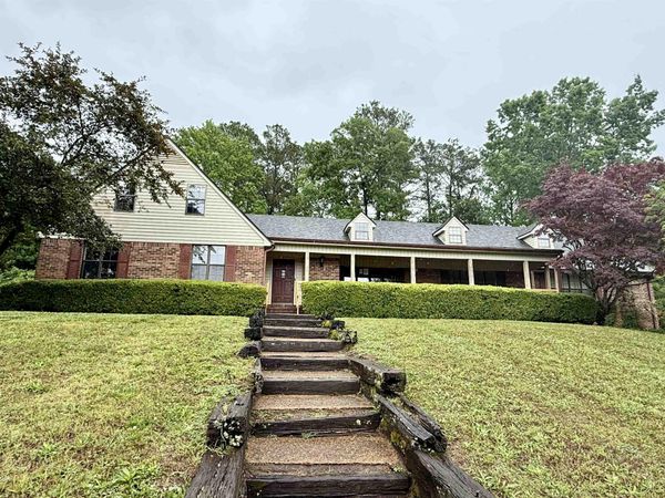 145 CRESTWOOD LN, Lexington, TN 38351