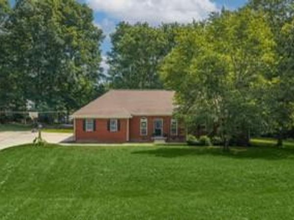 1033 Johnston Drive , White Bluff, TN 37187