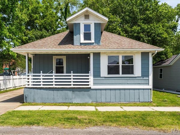 308 E Saint Louis Street , Okawville, IL 62271
