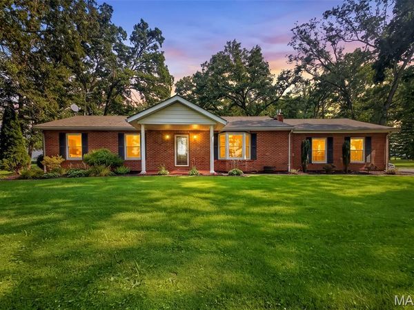 8861 Gilmore Lake Road , Columbia, IL 62236