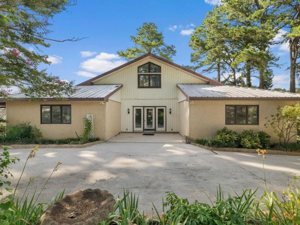 175 Bainbridge Cir, Muscle Shoals, AL 35660