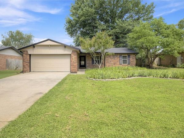 3042 N Malinda Drive , Fayetteville, AR 72703