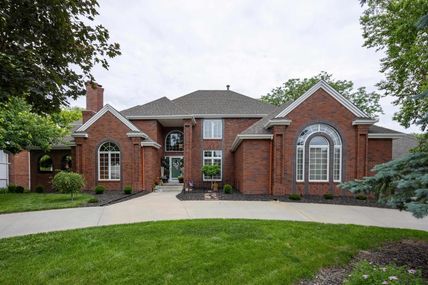 16432 Leavenworth Circle, Omaha, NE 68118