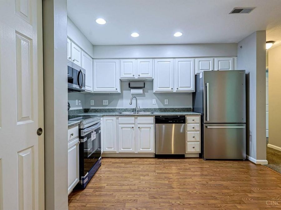 6975 Summit Lake Drive, Unit 11, Green Township, OH 45247 Photo 11