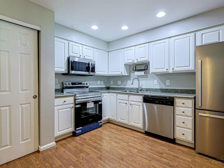 6975 Summit Lake Drive, Unit 11, Green Township, OH 45247 Photo 13