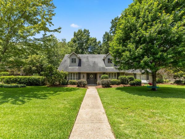 205 Southampton Rd., Hattiesburg, MS 39401