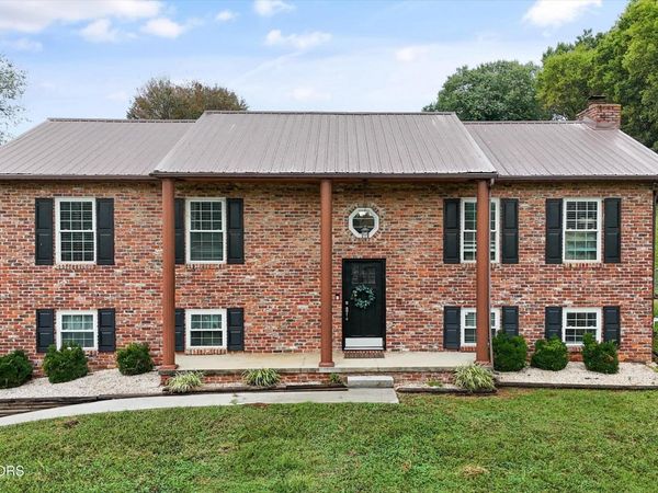 100 Foster Drive , Lenoir City, TN 37772