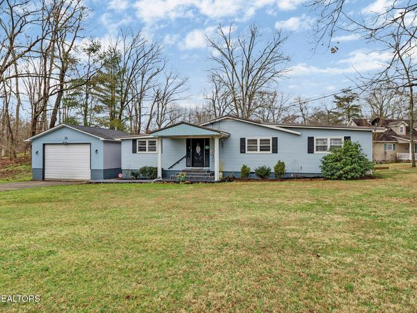 8217 Cherokee Tr , Crossville, TN 38572