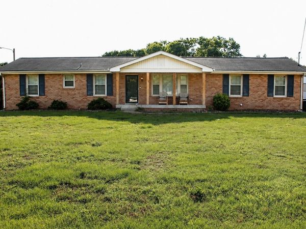 205 Ivy Dr , Hendersonville, TN 37075