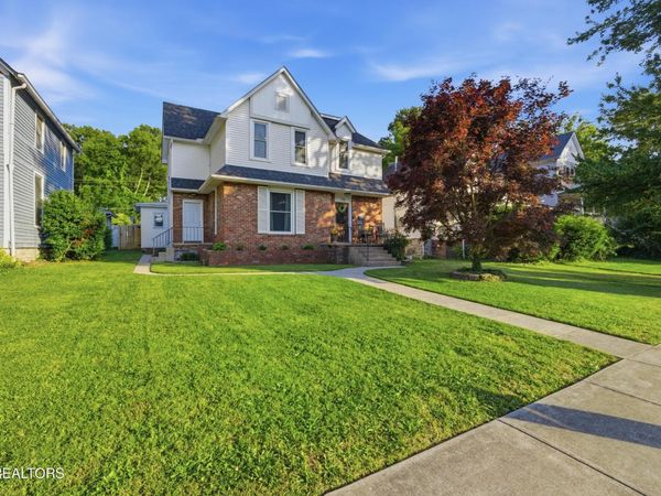 726 Clinton St , Harriman, TN 37748