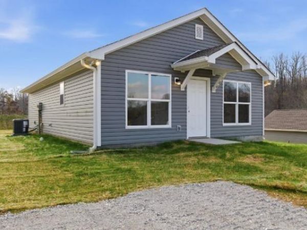 120 Hill Place Court , Dickson, TN 37055