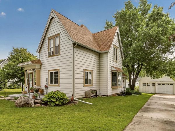 605 University Avenue , Spring Valley, MN 55975