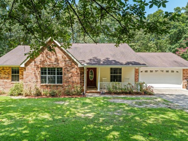 11 Moss Ln., Petal, MS 39465