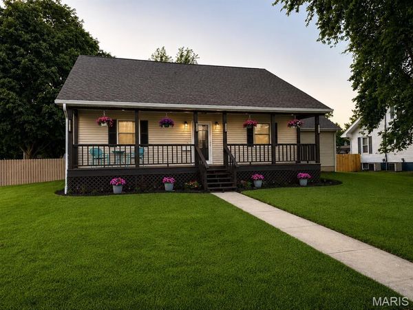 105 E Elm Street , Gillespie, IL 62033