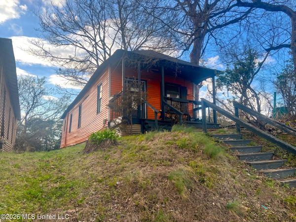 1002 Howard Street, Vicksburg, MS 39183