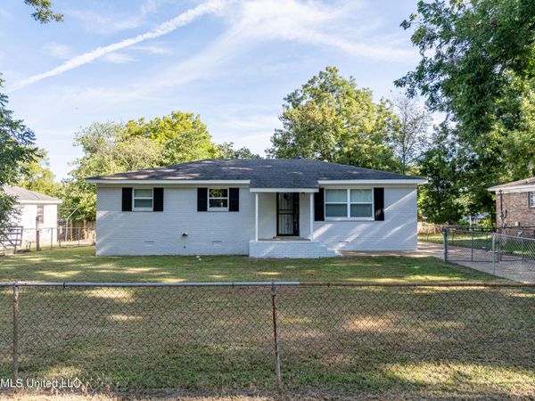 300 E Valley Avenue, Holly Springs, MS 38635