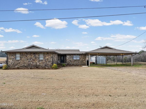 1282 S Highway 309 , Byhalia, MS 38611