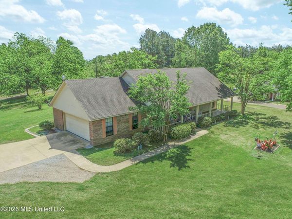 408 Hunters Parkway, Batesville, MS 38606