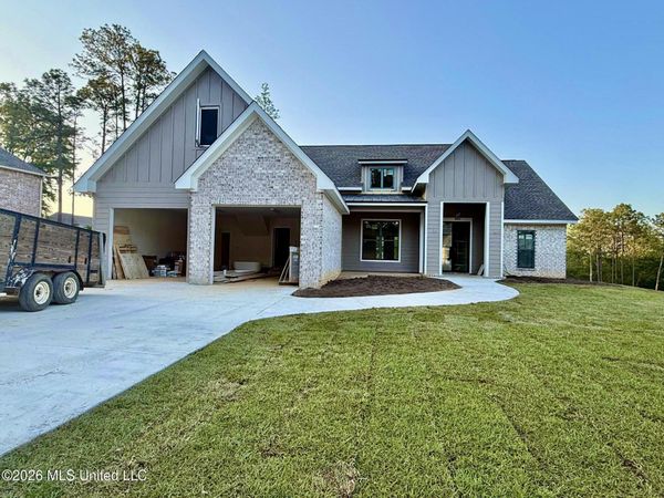124 Brookhollow , Hattiesburg, MS 39402
