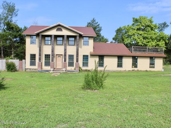 1838 Dees Road, Batesville, MS 38606