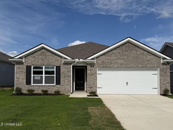 99 Pine Street, Byhalia, MS 38611