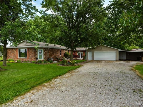 900 Montana Street , Gillespie, IL 62033