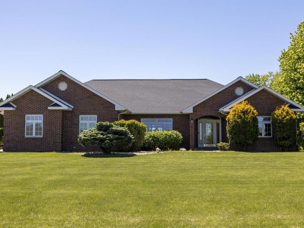 16144 Majestic Drive, Dubuque, IA 52002