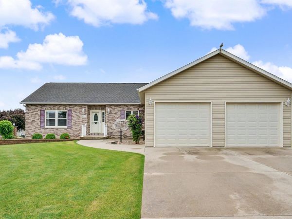 441 8th Ave NW, Dyersville, IA 52040