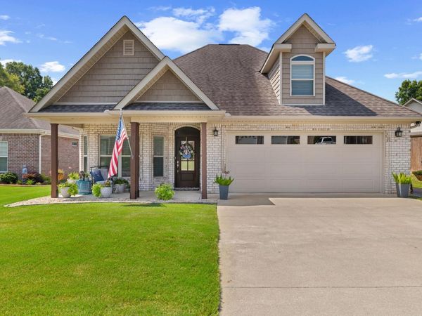 304 Andover Dr, Florence, AL 35633