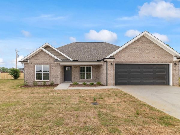 295 Knight Dr, Tuscumbia, AL 35674