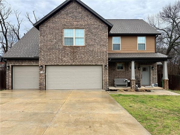 710 Oakley Street , Pea Ridge, AR 72751