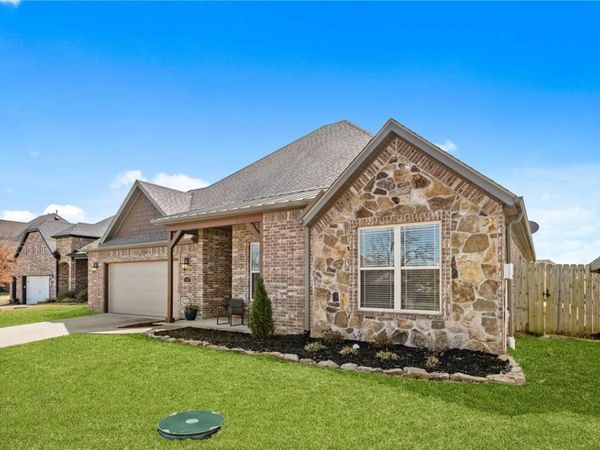 1103 Vista Bell Drive , Cave Springs, AR 72718