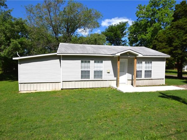 516 S Cherokee Street , Stilwell, OK 74960