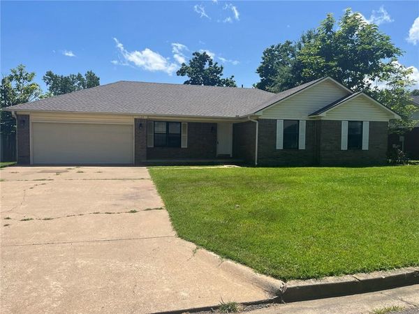 1524 E 15th Street , Russellville, AR 72802