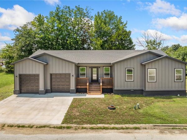 202 Forest Avenue , Green Forest, AR 72638