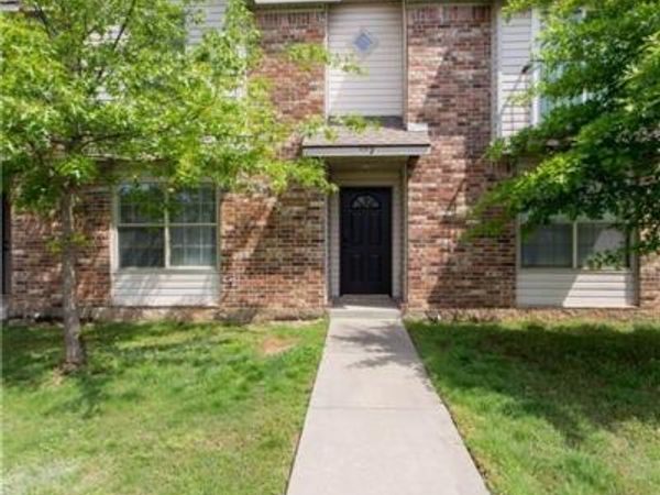 694 W Sycamore Street , Fayetteville, AR 72703