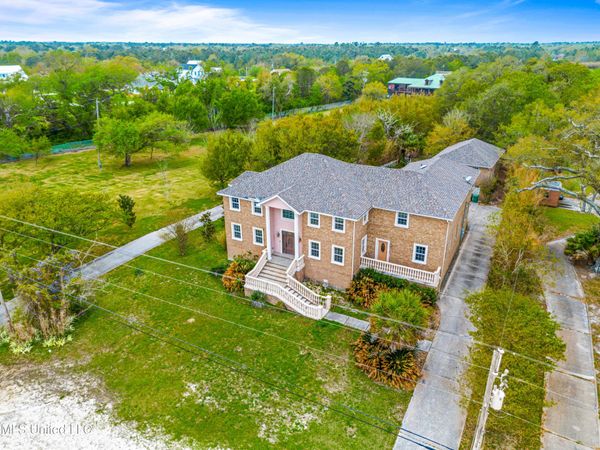 518 S Beach Boulevard, Waveland, MS 39576