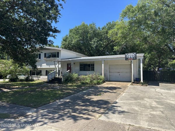 2117 Sandalwood Place, Gautier, MS 39553