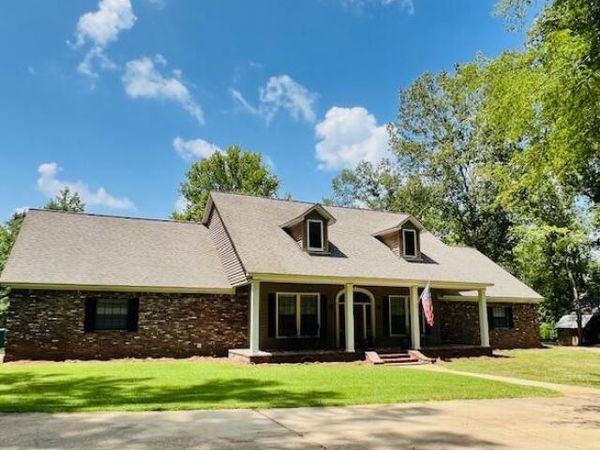 537 N Springlake Circle, Terry, MS 39170