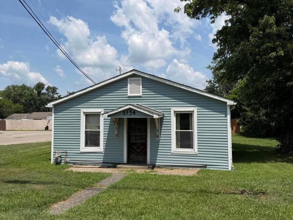 1354 N North Street , Washington Court House, OH 43160