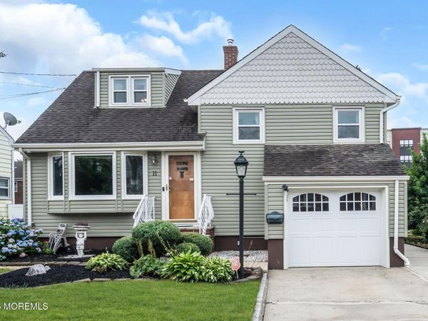 11 Grove Avenue E, Woodbridge, NJ 07095