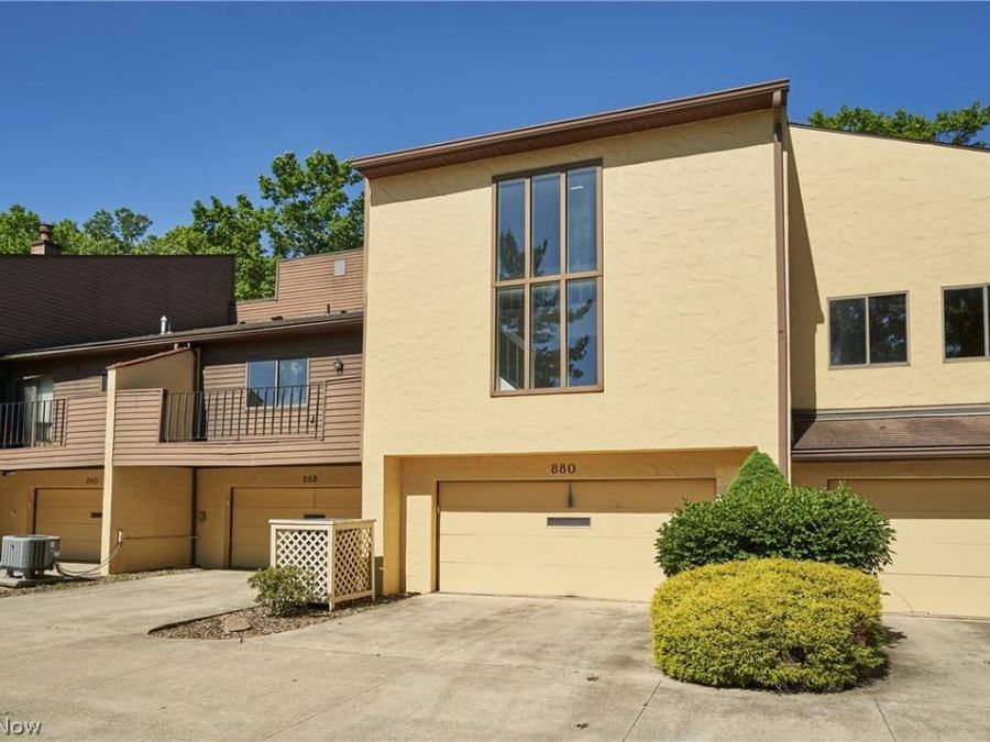 880 Hampton Ridge Drive , Akron, OH 44313 Photo 1